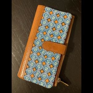 *NWOT Fossil Clutch Wallet